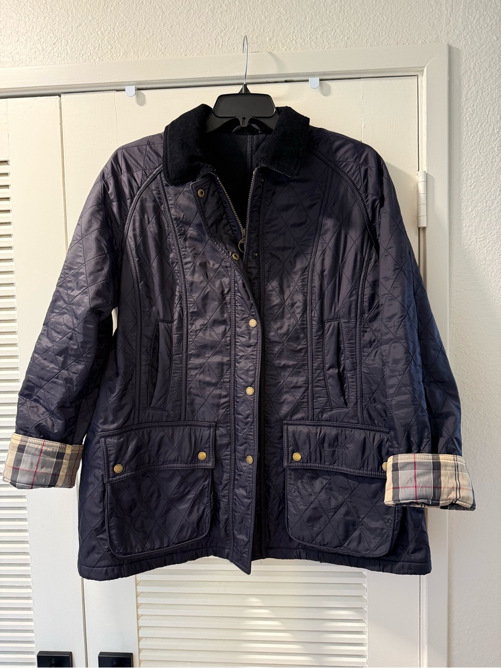 Barbour Beadnell polarquilt Navy Women's Jacket with Contrast Plaid Cuffs